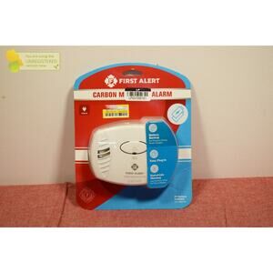 First Alert Plug-in Carbon Monoxide Alarm with Battery Backup
